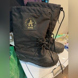 Altra Outdoors Canadian Winter Boots Size 8